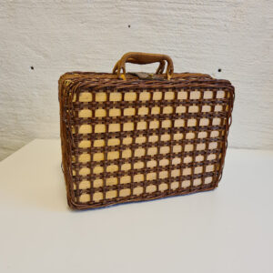 Picnickorg med tyg och handtag